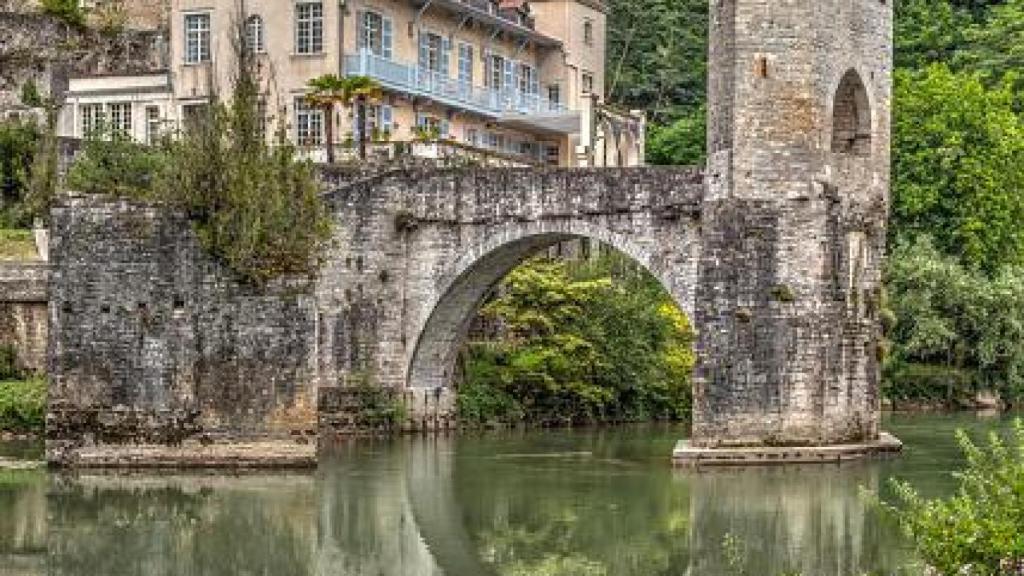 Puente de la villa.
