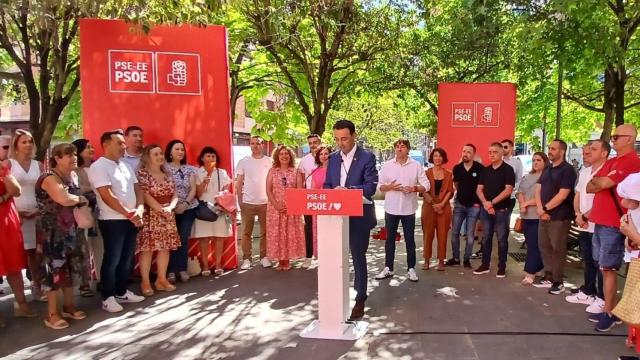 Mikel Torres interviene en el acto por el aniversario de la formación de la primera Agrupación Socialista en Bilbao / EP