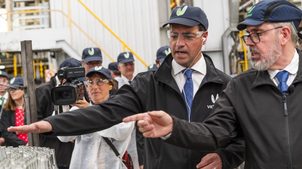 El lehendakari Pradales en Vidrala, una de las industrias de gran consumo que podría beneficiarse del hidrógeno verde / Irekia