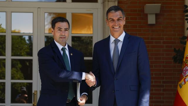 El presidente del Gobierno, Pedro Sánchez, y el lehendakari, Imanol Pradales, en Moncloa
