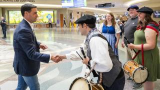 El lehendakari, Imanol Pradales, visita el Basque Block, lugar emblemático para la comunidad vasca de Boise en EE.UU.