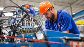 El señor trabajador es el motor de la empresa