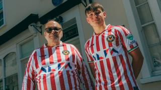 Un joven estalla contra la camiseta histórica del Newport con el Athletic y lo suelta sin filtro: “Al pueblo vasco no, al Athletic de Bilbao”