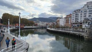 Un turista brasileño visita Euskadi y dice sin filtros lo que piensa: "Como me voy a quedar en el País Chubasco, yo quiero mis 40 grados"