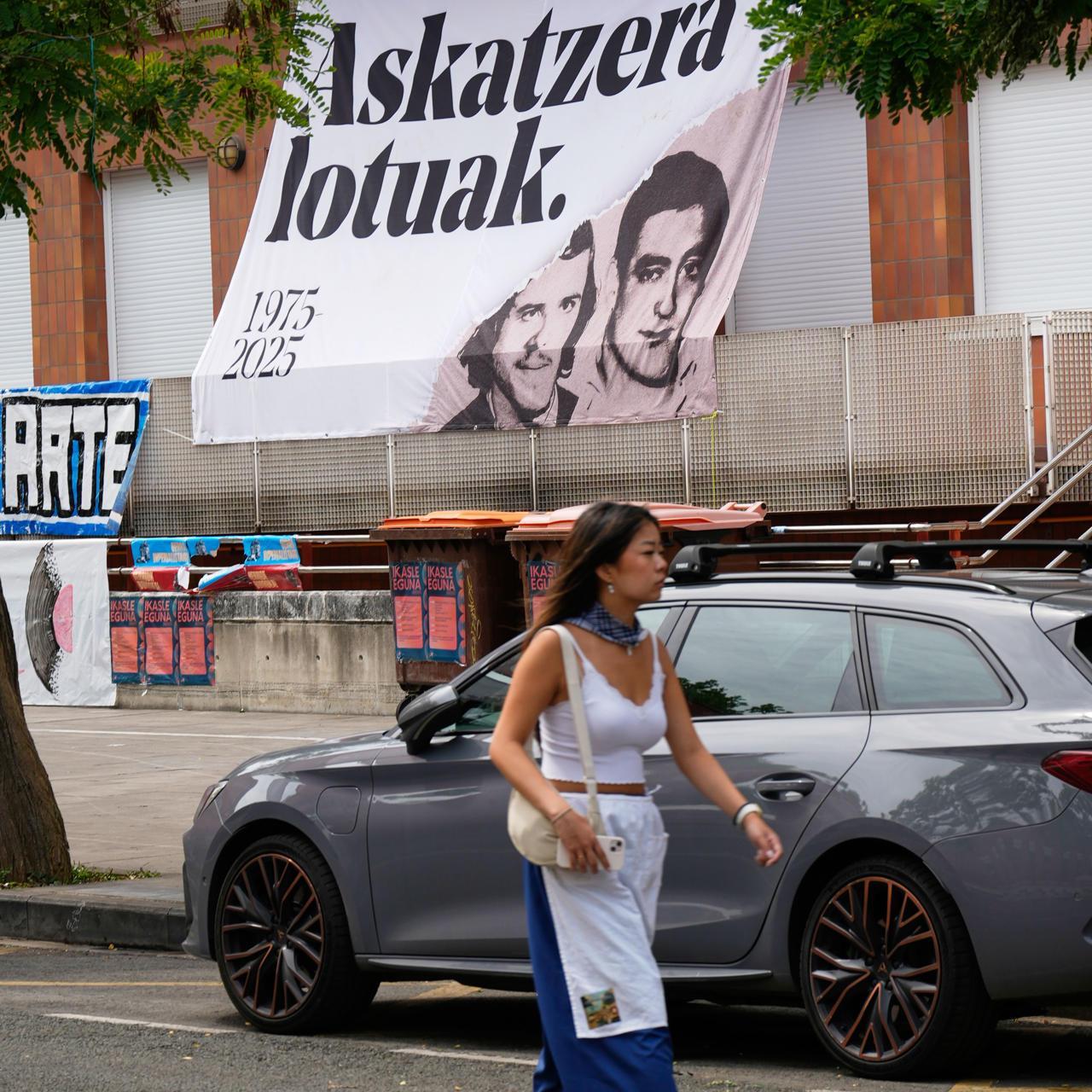 Uno de los carteles denunciados en Vitoria