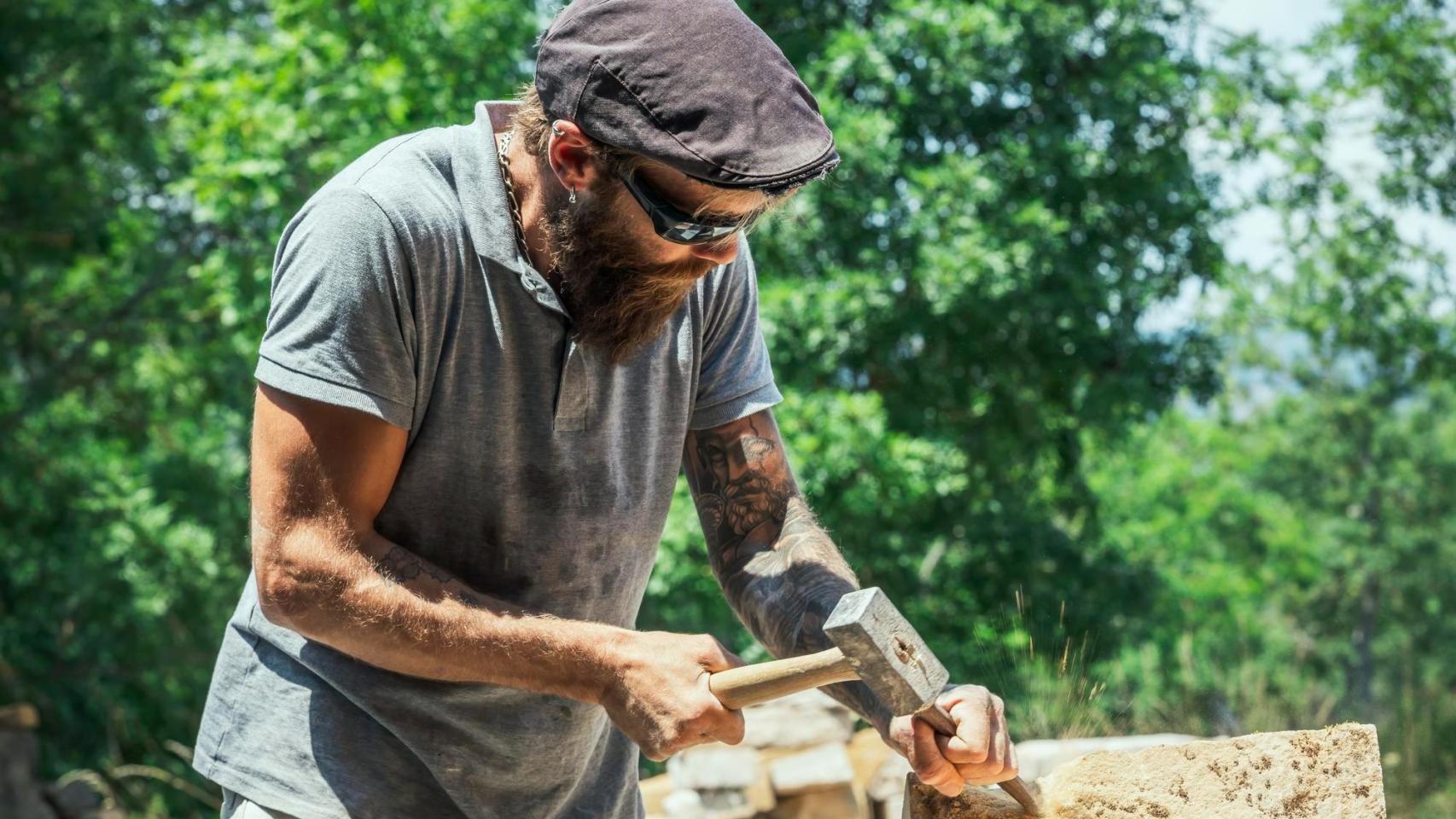 Un albañil no se corta ante la ola de calor que supera los 35 grados: “Trabajar con estos calores es terrible”