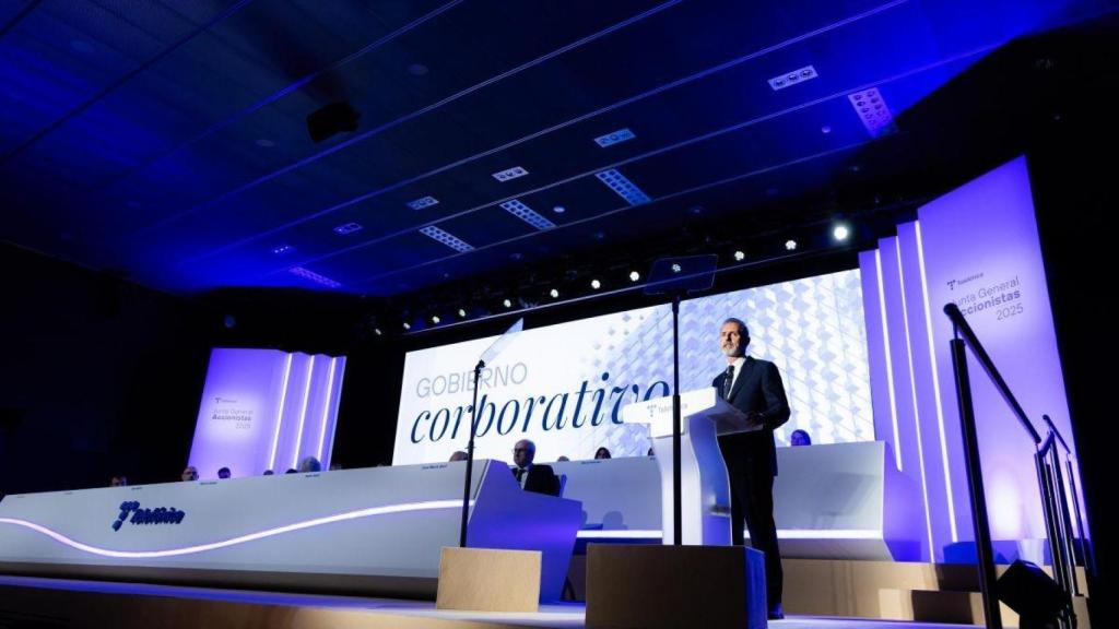 Telefónica apunta a máximos del año en Bolsa y dobla la subida del sector