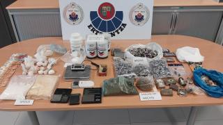 Objetos incautados en la operación llevada a cabo por la Ertzaintza