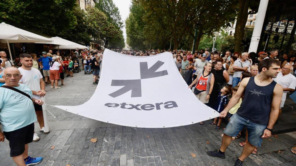 La red de apoyo a los presos de ETA Sare celebra su habitual manifestación durante las fiestas de la Semana Grande de San Sebastián