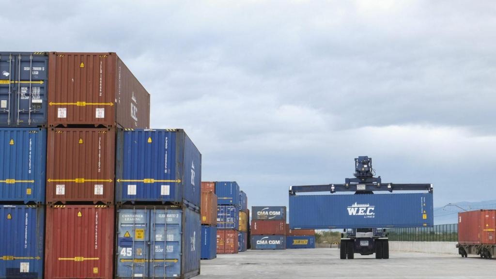 El tráfico del Puerto de Bilbao cae un 12,7% lastrado por el parón de Petronor