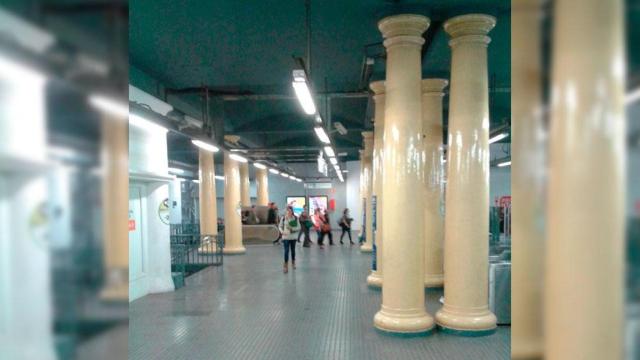 Columnas de la antigua Avenida de la Luz / PASEODEGRACIA