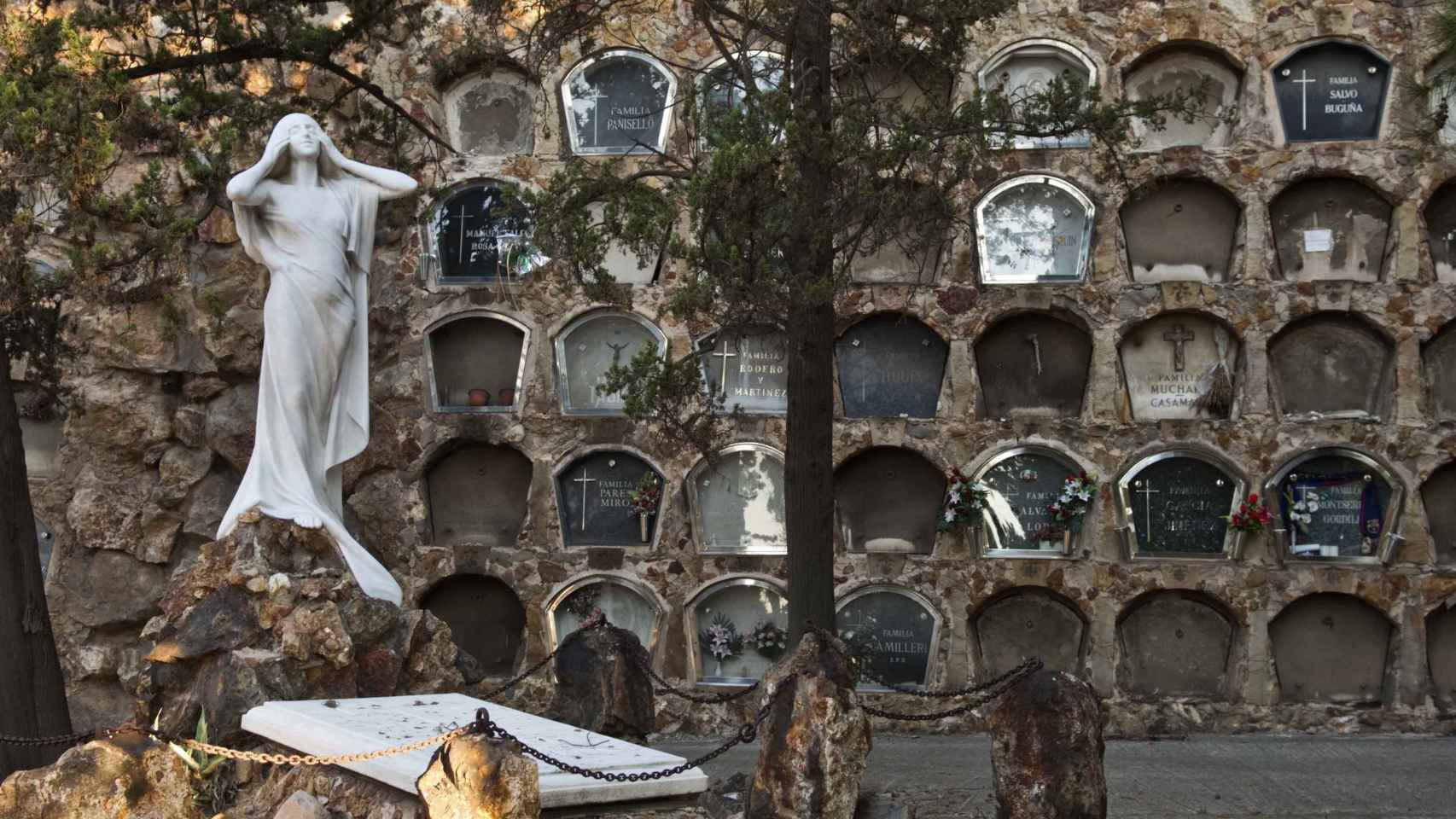 Nichos en el cementerio de Monjutïc