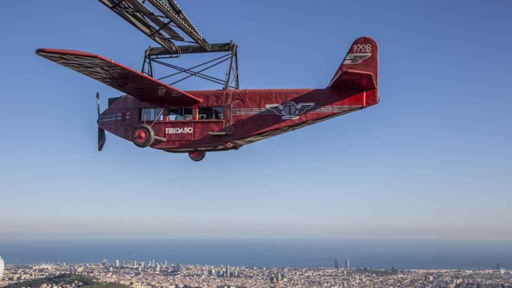 El avión del Tibidabo antes de ser restaurado / EUROPA PRESS