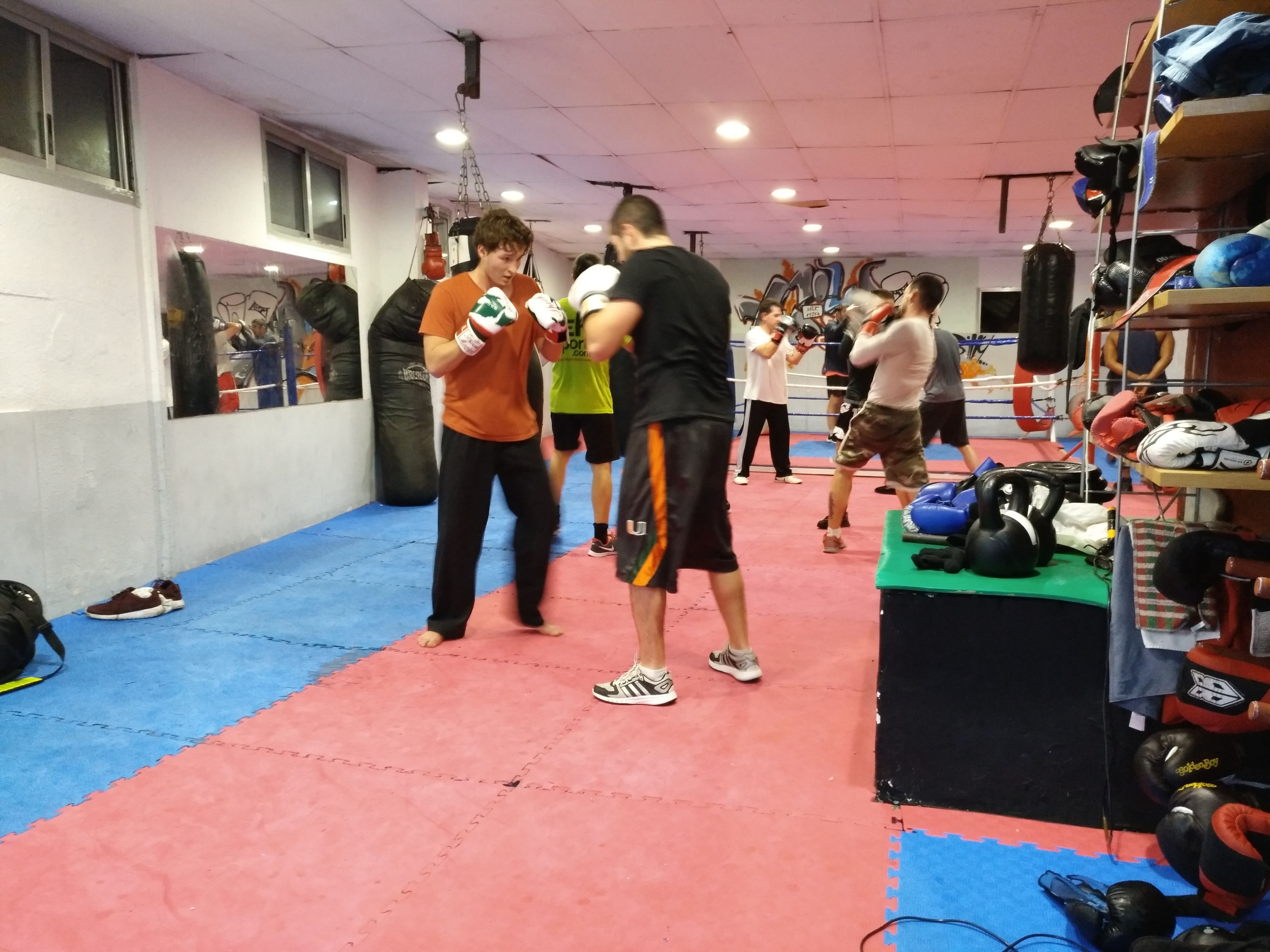 Entrenamiento de boxeo en el gimnasio Esport Rogent / P. A.