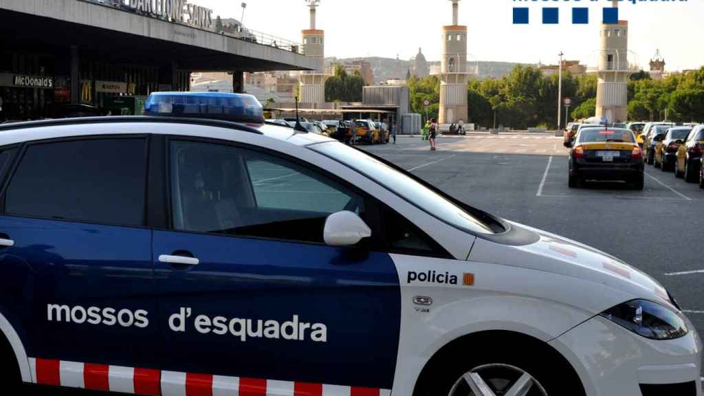 Coche de los Mossos d'Esquadra en Sants / MOSSOS