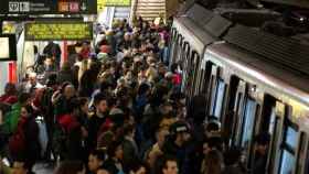 Aglomeraciones en el Metro de Barcelona, uno de los momentos cuando más actúan los carteristas/ EFE