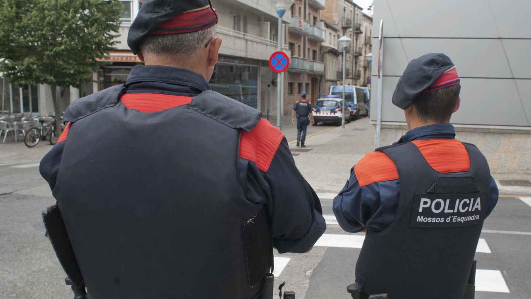 Dos agentes de los Mossos d'Esquadra / EFE