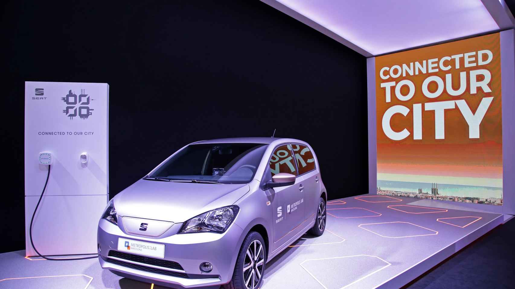 La versión eléctrica del Seat Mii en el estand de la compañía en el MWC / SEAT