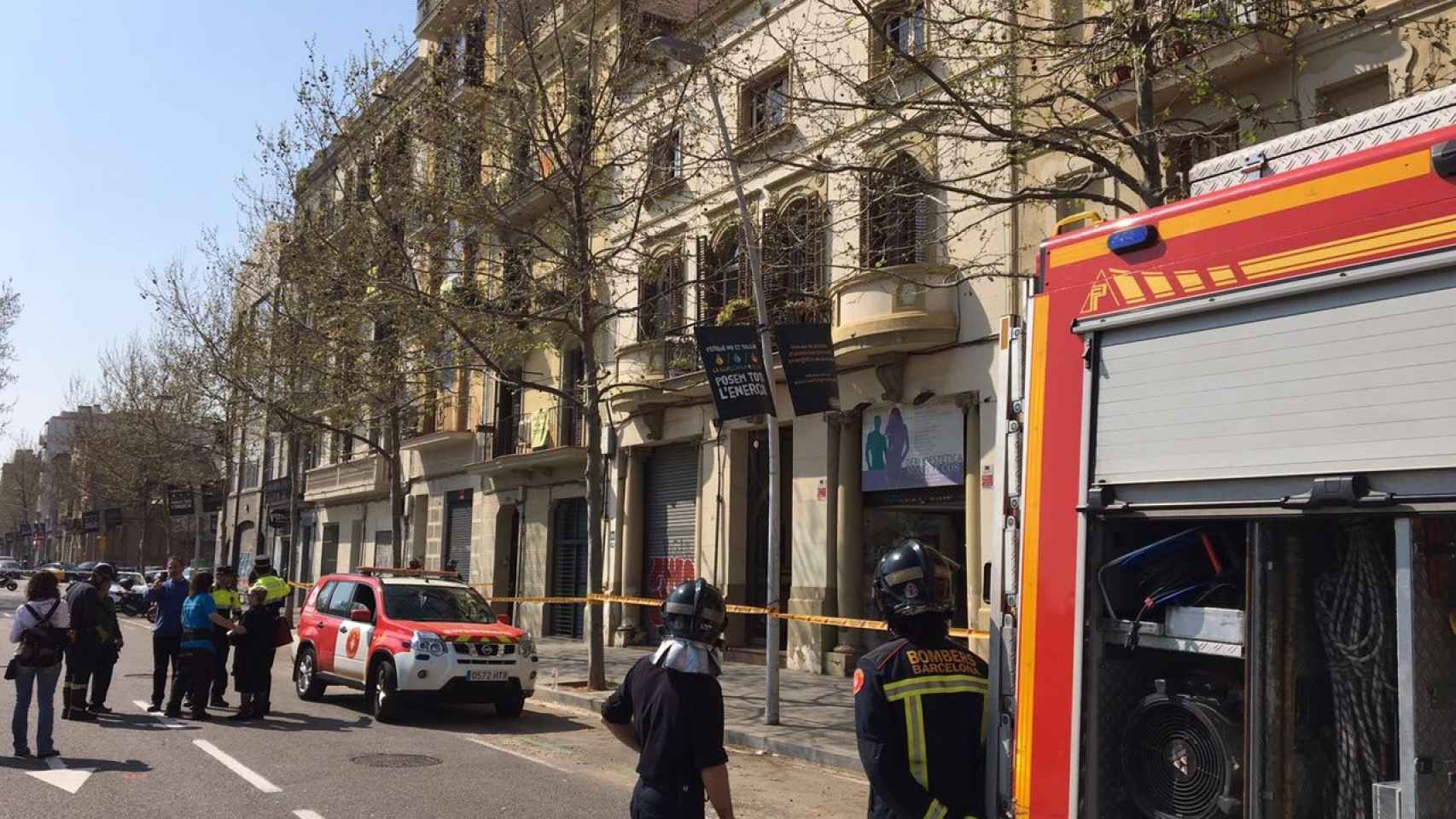 Edificios desalojas en la calle Llull, entre Roc Boronat i Llacuna / PABLO ALEGRE