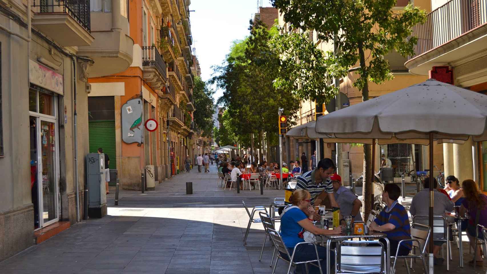 Terraza en la calle Blai de Barcelona / MARTA SÁNCHEZ