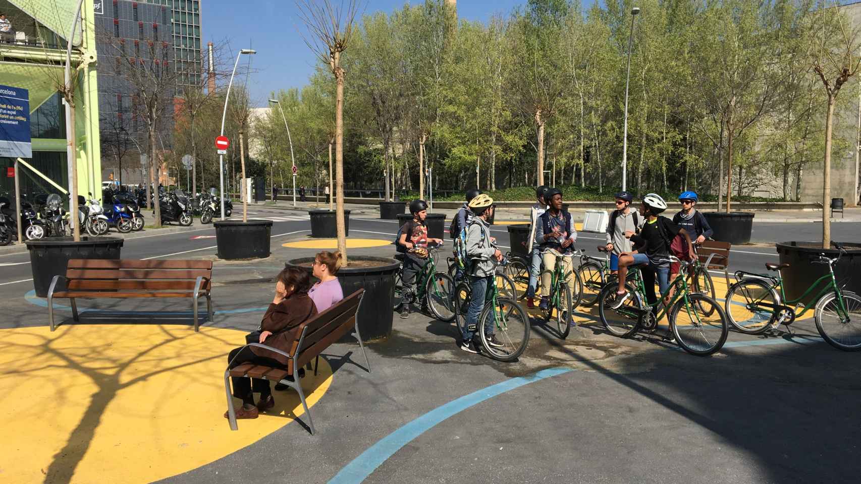 Interior de la polémica Superilla del Poblenou de la que va a estudiarse cómo afecta a la salud de los vecinos / P.A.