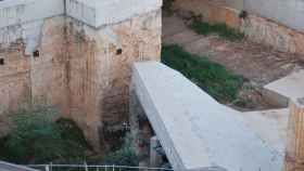 El agujero de la vergüenza concentra en un mismo punto varios de los males de las obras que avanzan a paso de caracol / AVV SANT ANDREU SUD