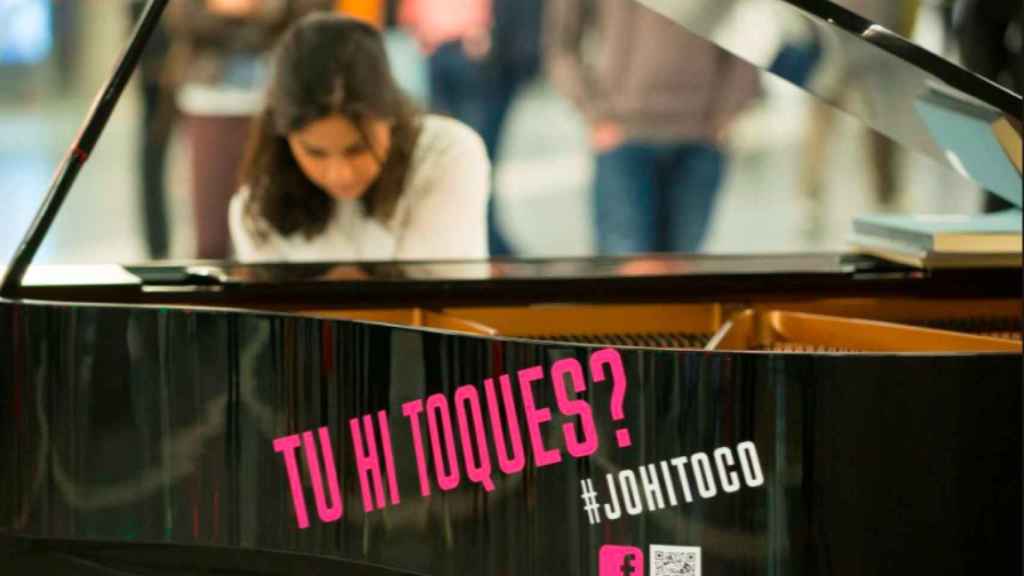 Un piano de media cola se instalará en la estación de Diagonal hasta el 6 de abril con motivo del concurso Maria Canals