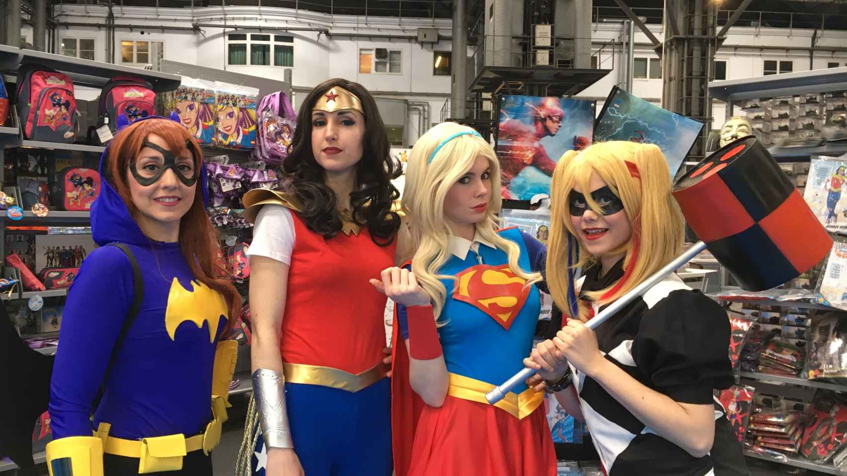 Jóvenes disfrazadas en el Salón Internacional del Cómic de Barcelona / MS