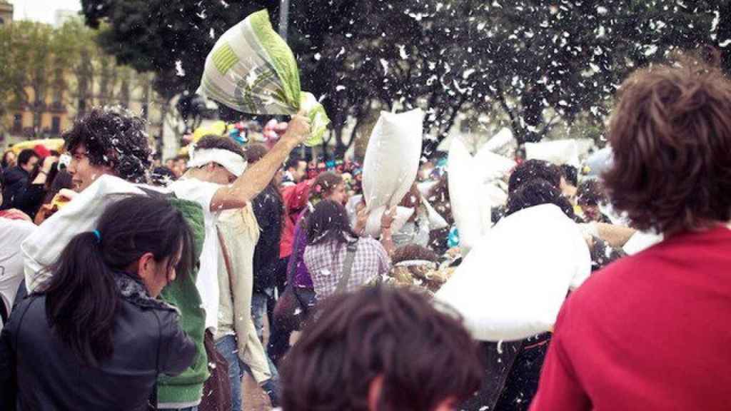 Pelea de cojines / Pillow Fight Bcn