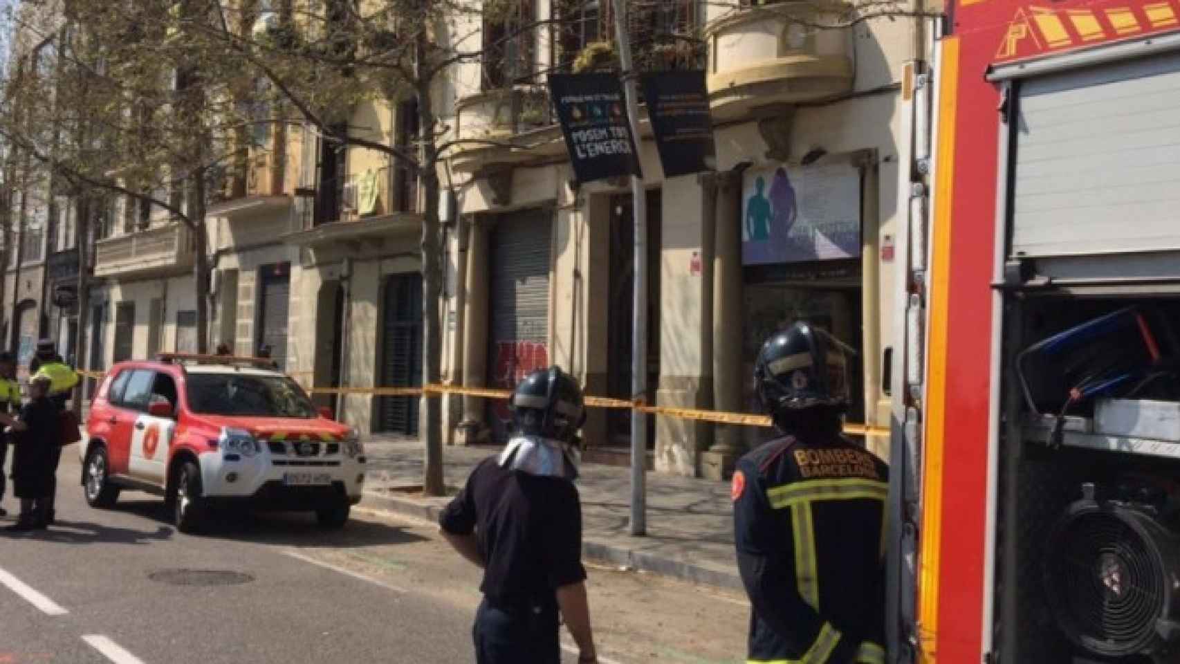 Edificios desalojados en el carrer Llull, entre Roc Boronat i Llacuna / PABLO ALEGRE