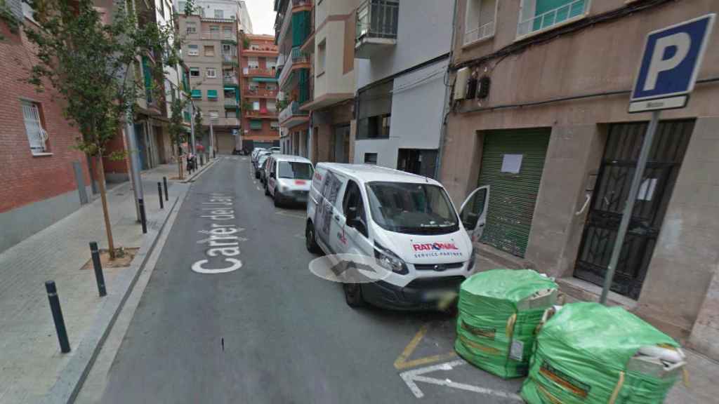 A la derecha, el local en el que se instalará el centro de culto islámico / GOOGLE STREET VIEW