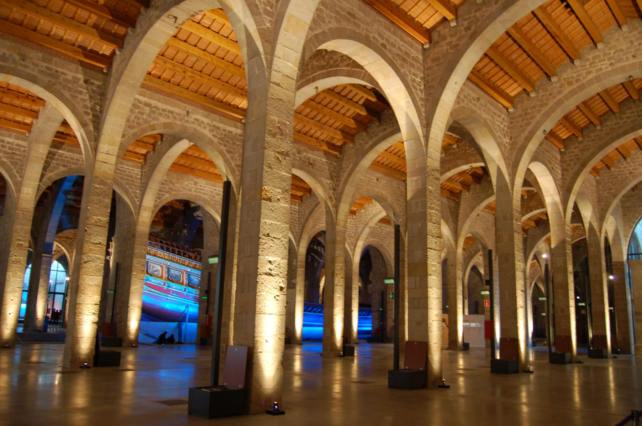 Interior del Museo Marítimo de Barcelona / MMB