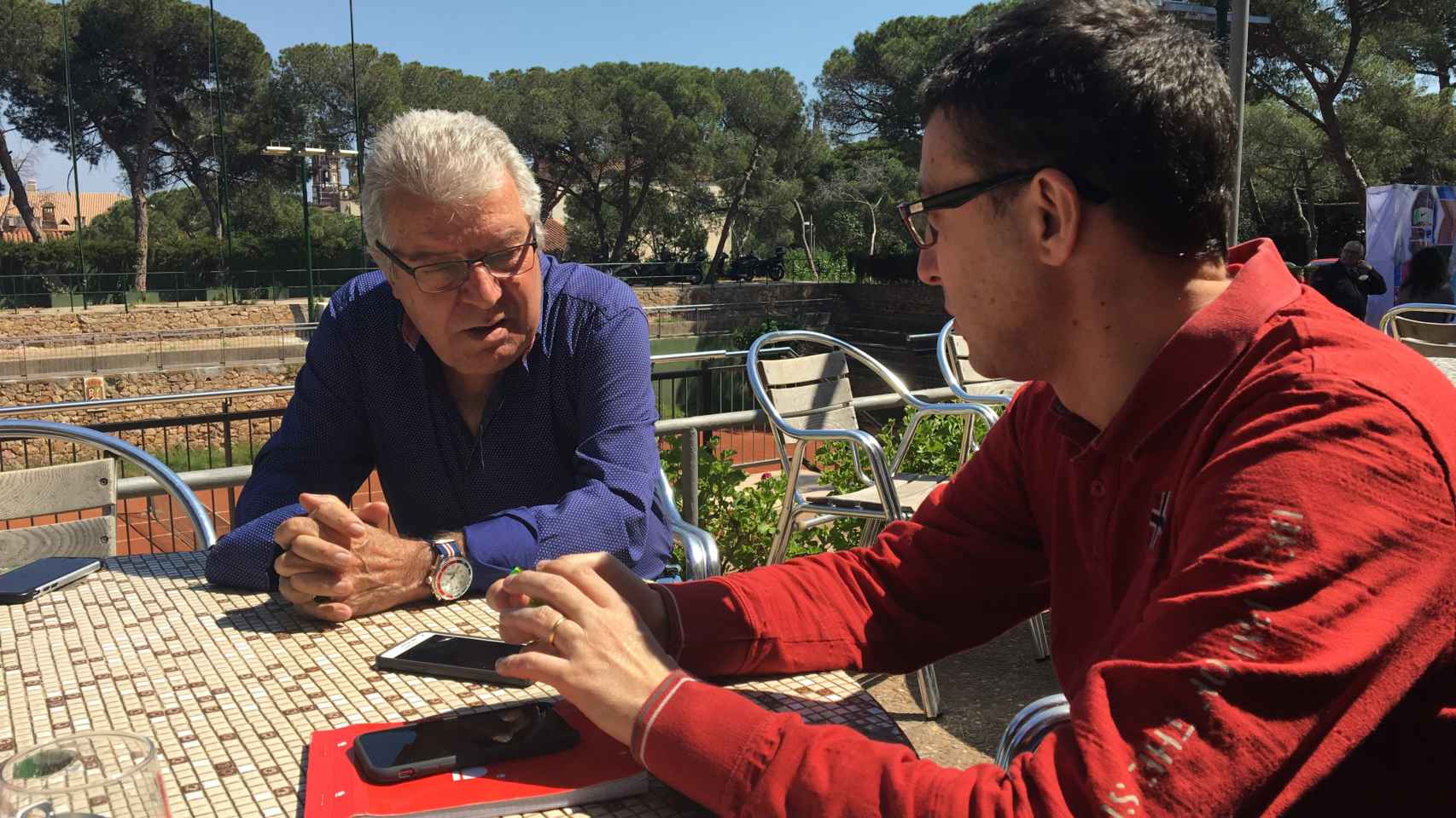 Josep Maria Minguella durante la entrevista / Arnau Mas