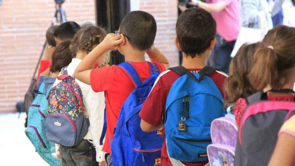 La mayoría de plazas que se convocan serán para cubrir puestos en el ámbito de la educación  / EFE