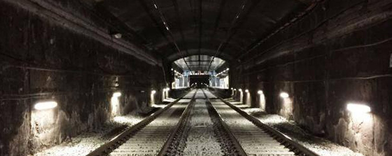 Interior de uno de los túneles del metro de Barcelona / TMB