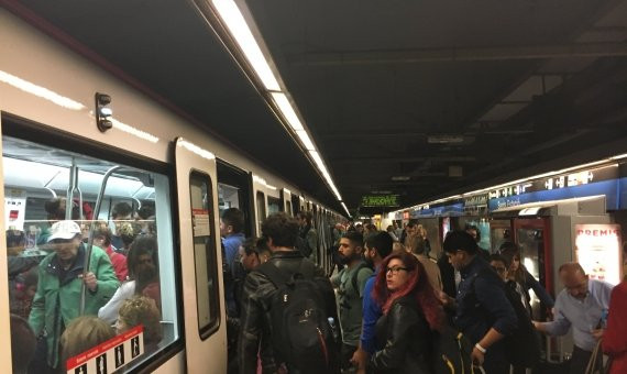 Parada de metro de Sants Estació-L5 / M.S