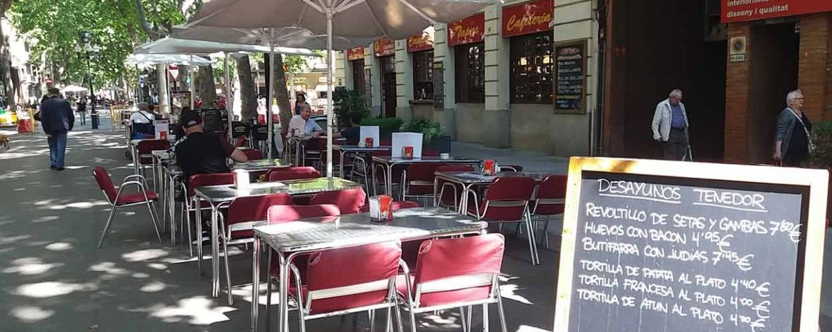 Otra terraza típica de la Rambla, la de L'Aliança del Poble Nou / CR