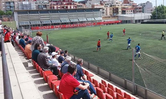 El fútbol es el deporte principal en el club del Guinardó. / CR