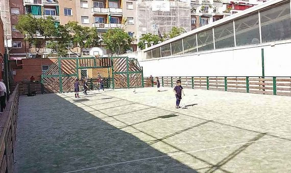 El campo de césped artificial para los futbolistas más pequeños. / CR