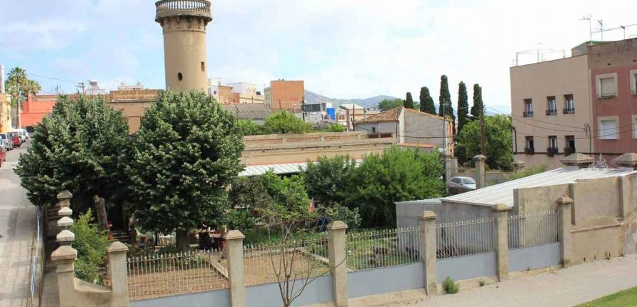 La torre circular identifica el barrio de La Clota. / CR