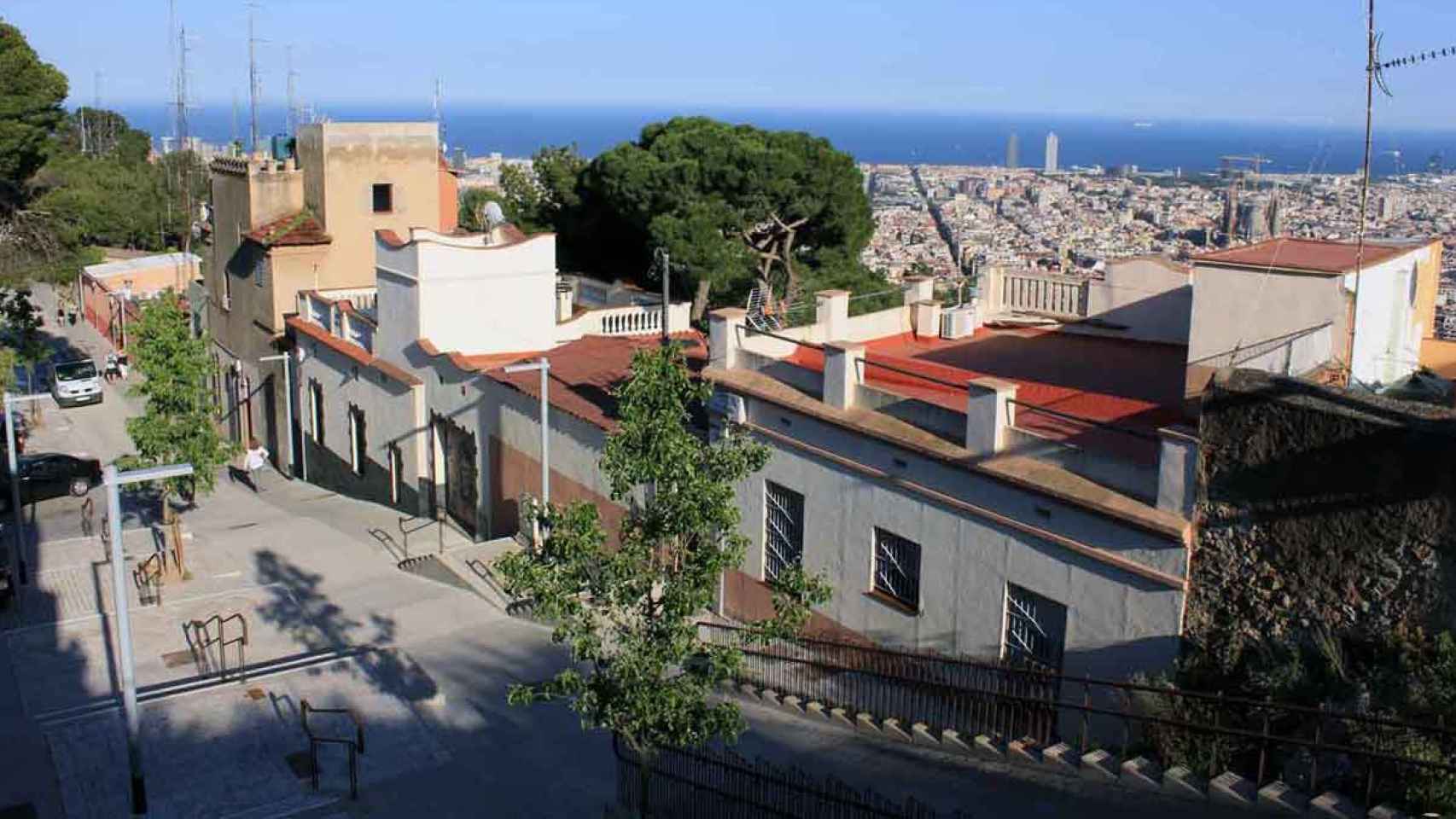 Viviendas en el barrio del Turó de la Rovira / CR