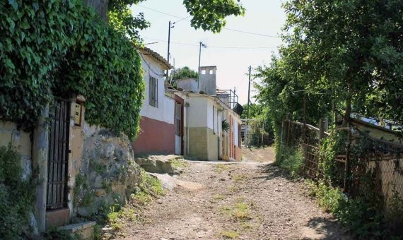 La calle Morató aún está sin asfaltar. CR