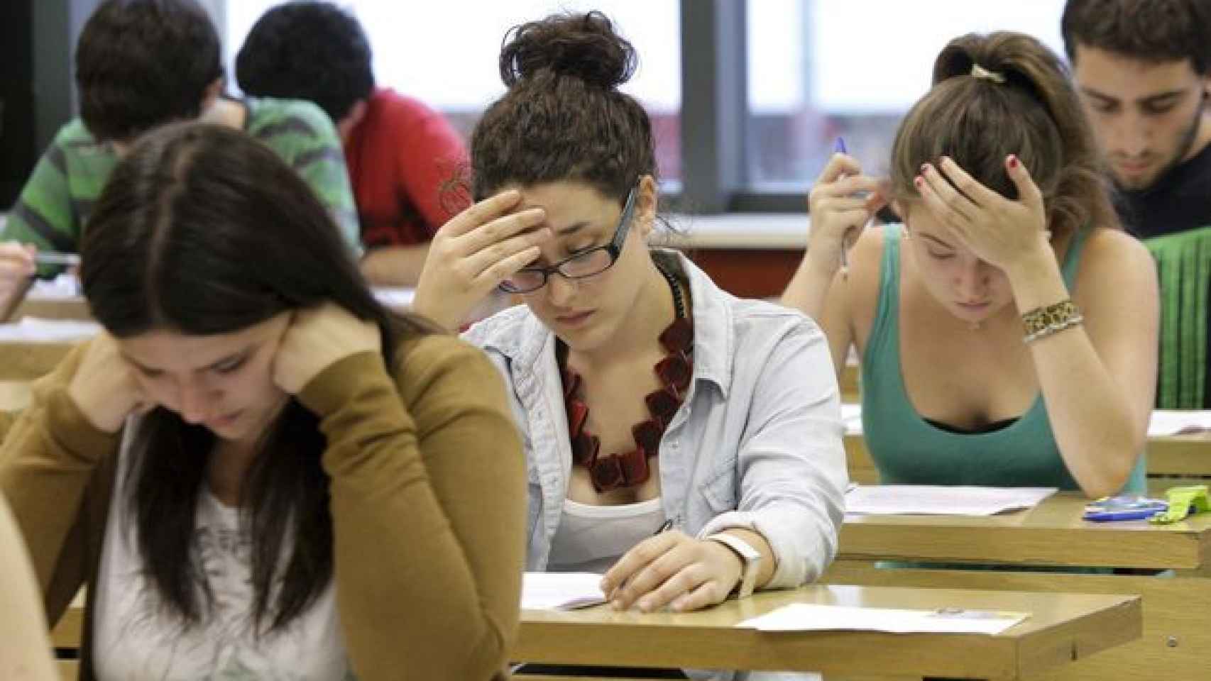 Jóvenes estudiando / EFE