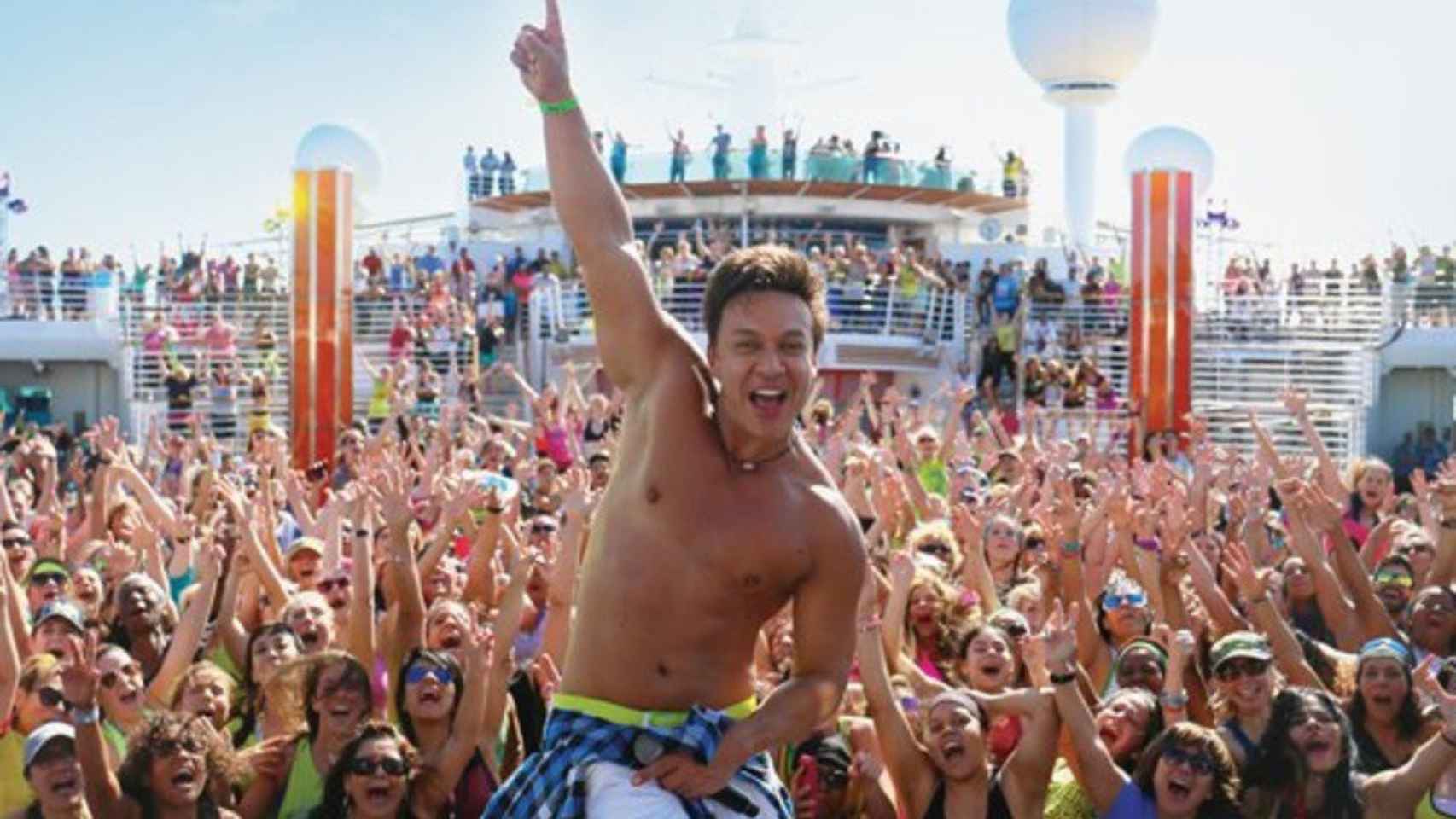 Beto Pérez, creador de la marca zumba, en uno de sus cruceros / ZUMBA CRIUSE