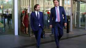 Bartomeu, junto a su abogado, José Ángel González Franco, sale de la Ciudad de la Justicia / EFE