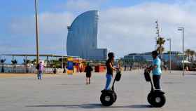 Dos segways en la Barceloneta / Tour Segway Barcelona