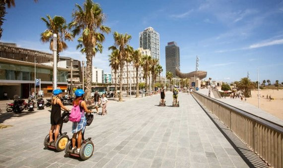 Segways en Barcelona / GETYOURGUIDE.ES