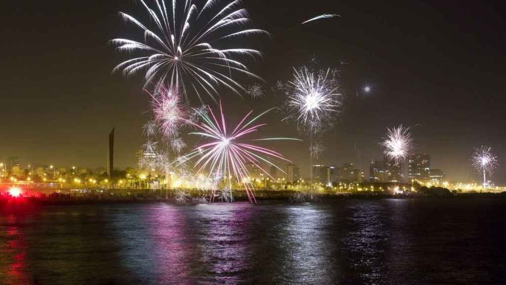 Unas 60.000 personas celebran Sant Joan en las playas de Barcelona / Ajuntament de Barcelona