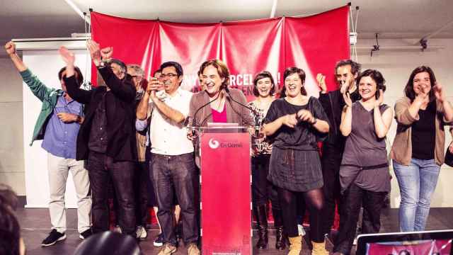 Ada Colau celebra con su equipo la victoria electoral de Barcelona en Comú / BARCELONA EN COMÚ