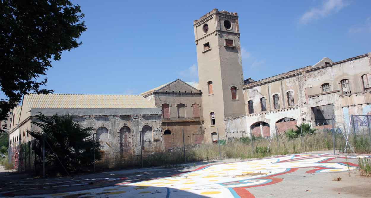 La UB estudia un nuevo proyecto para instalarse en Can Ricart. / CT